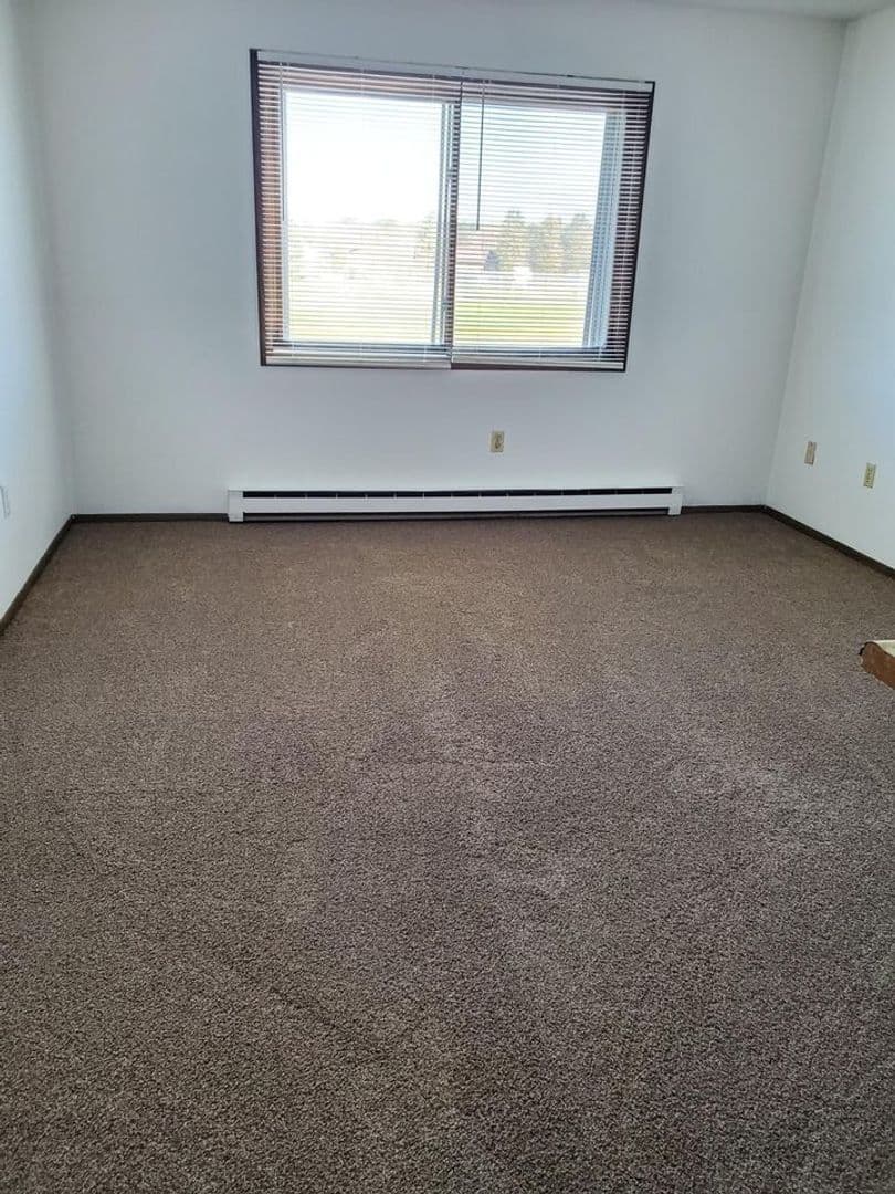 Marquette Apartment: 2040 Presque Isle Ave
