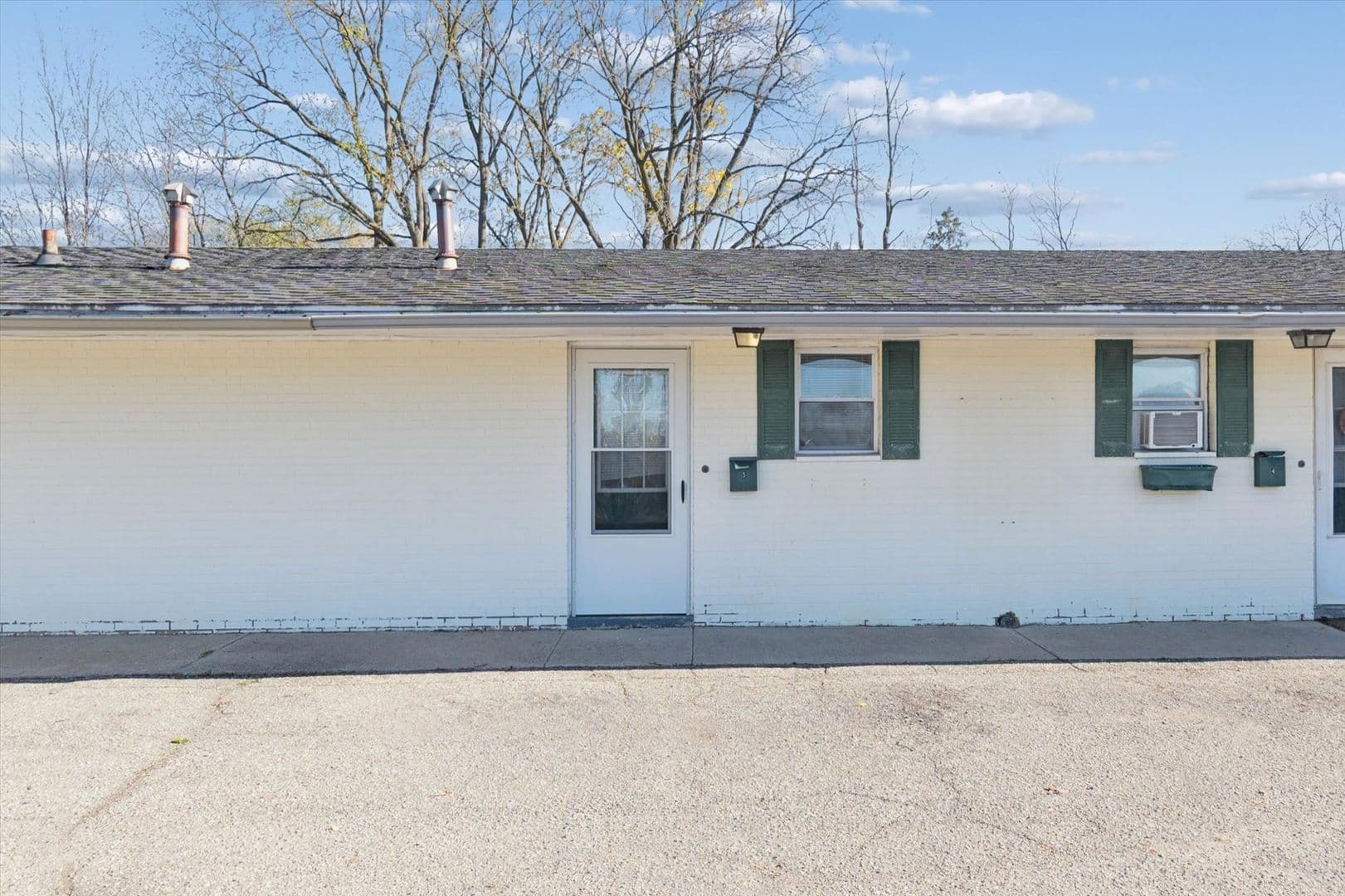 Brighton Apartment: 660 & 672 Flint Rd
