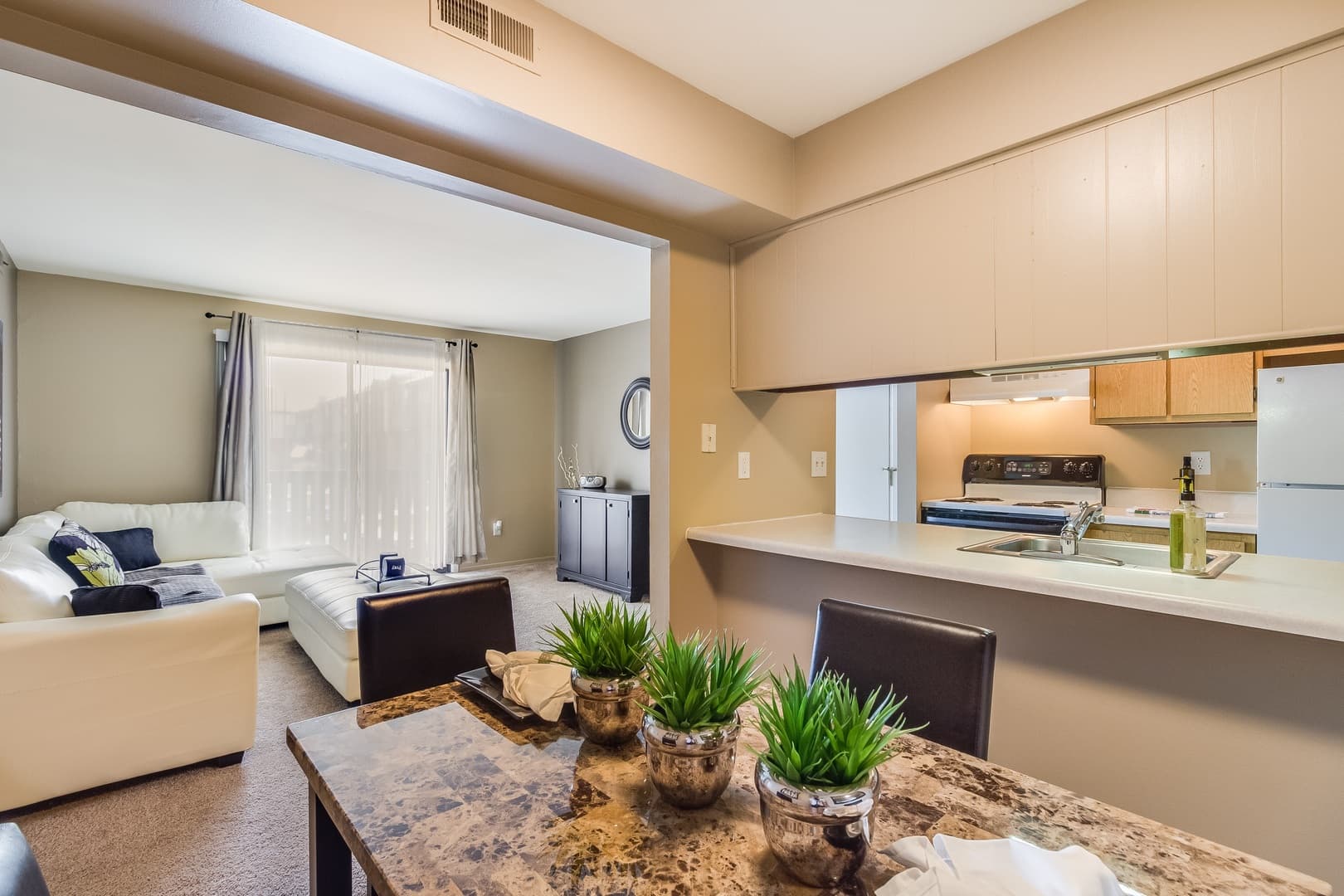 Lapeer Apartment: 55 Suzanne Drive