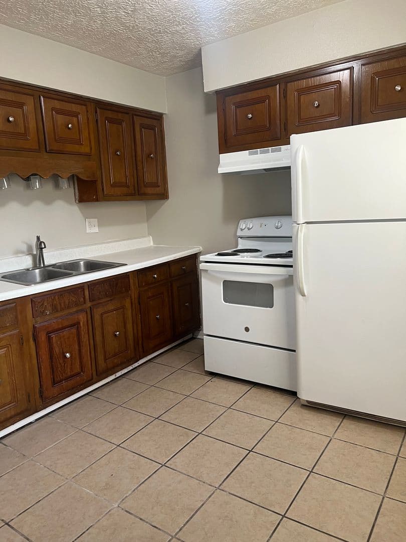Lansing Apartment: 4901 S Pennsylvania Ave