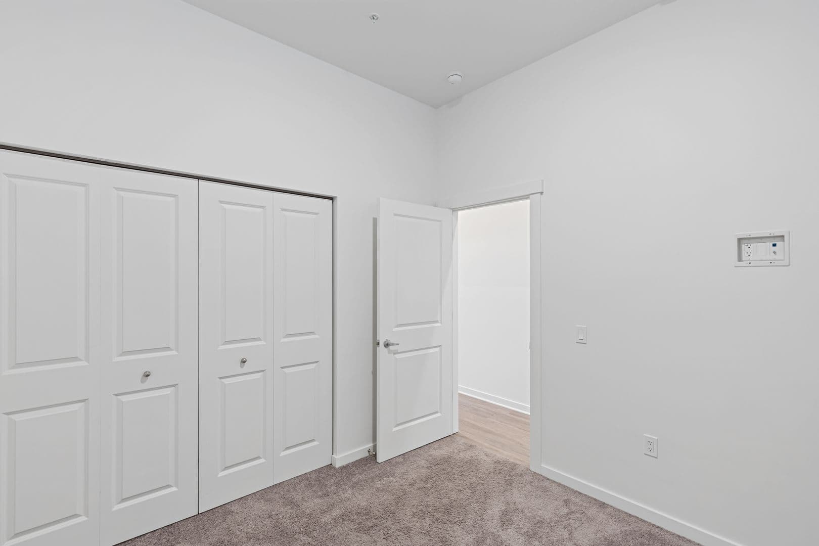 Lansing Apartment: 501 S  Capitol Avenue
