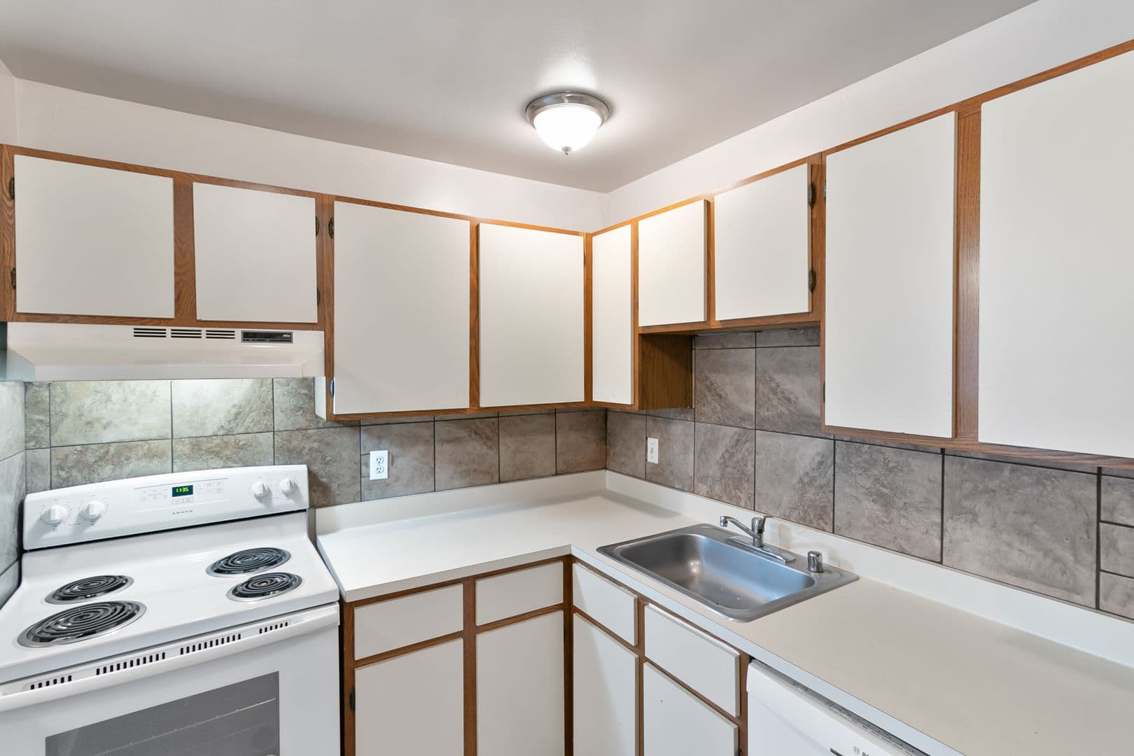 Farmington Hills Apartment: 31600 W. Nine Mile Rd