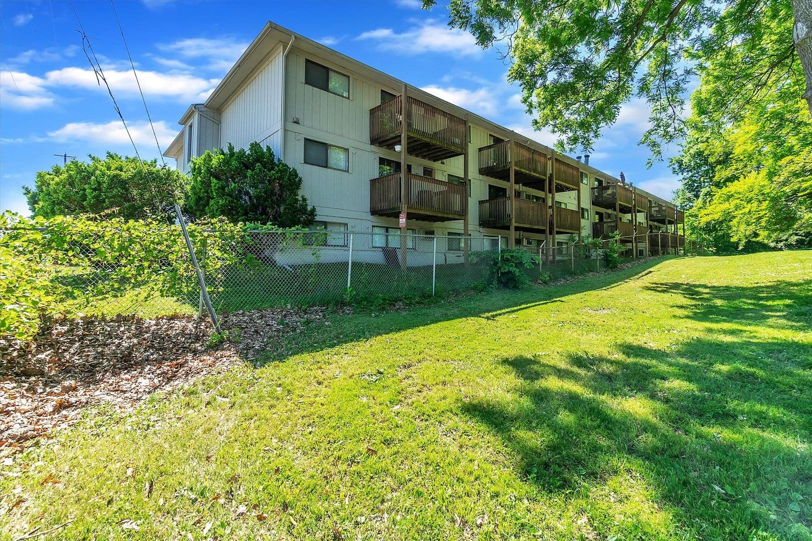 East Lansing Apartment: 1224 East Saginaw