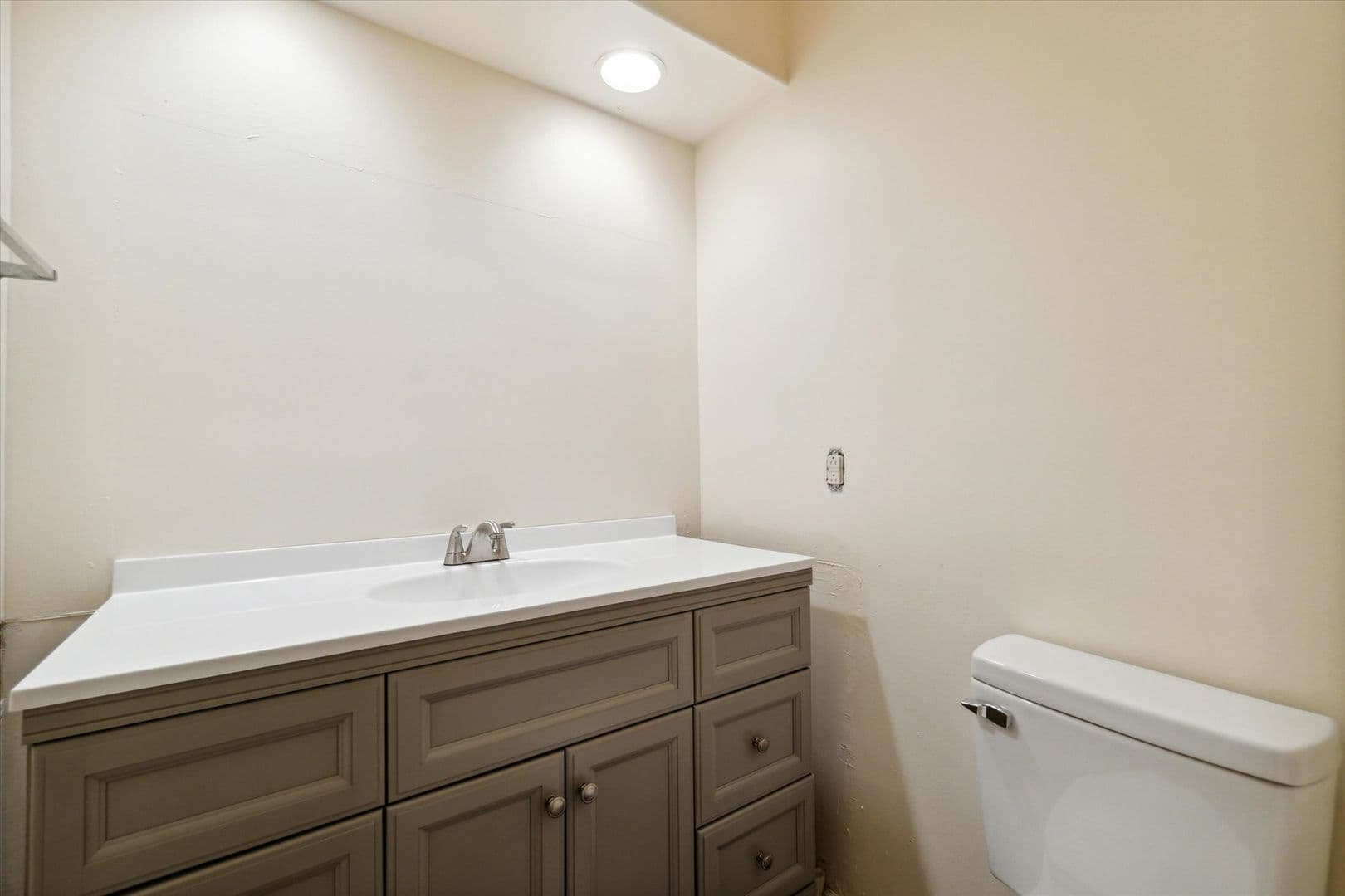 Saginaw Apartment: 2601 Germain