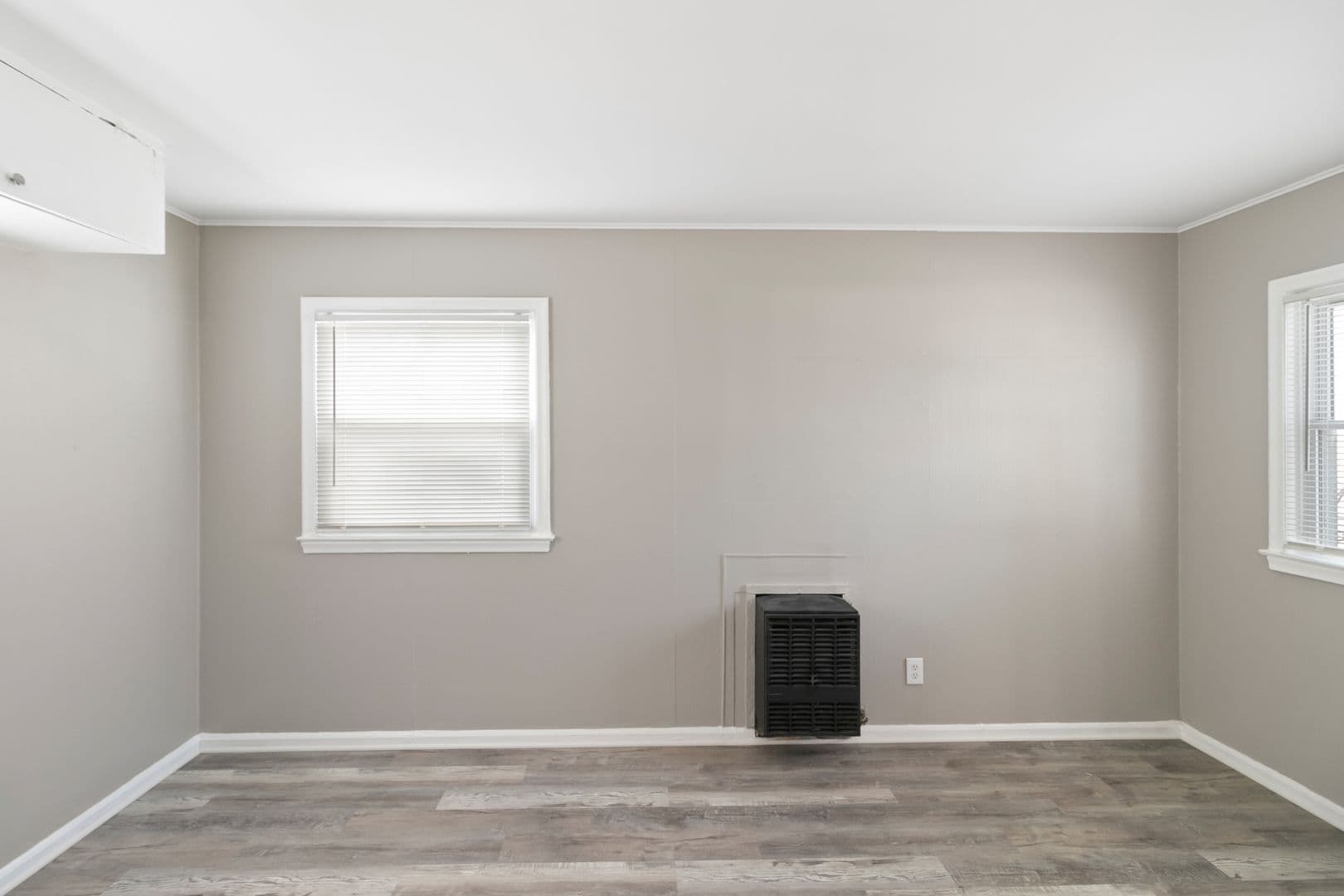 Redford Charter Twp Apartment: 24311 Plymouth Rd