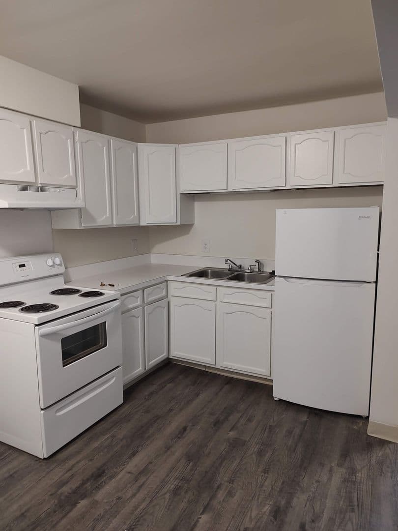 Flushing Apartment: 5044 N. McKinley Road