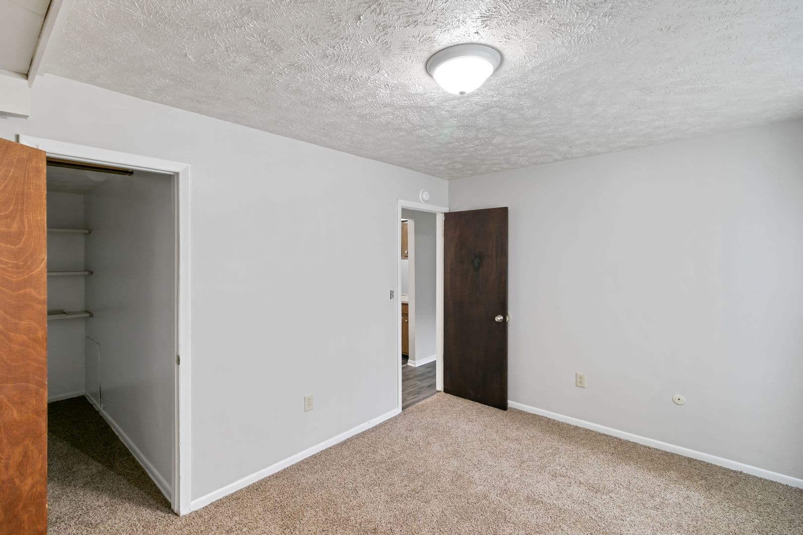 Holt Apartment: 2371 Aurelius Rd