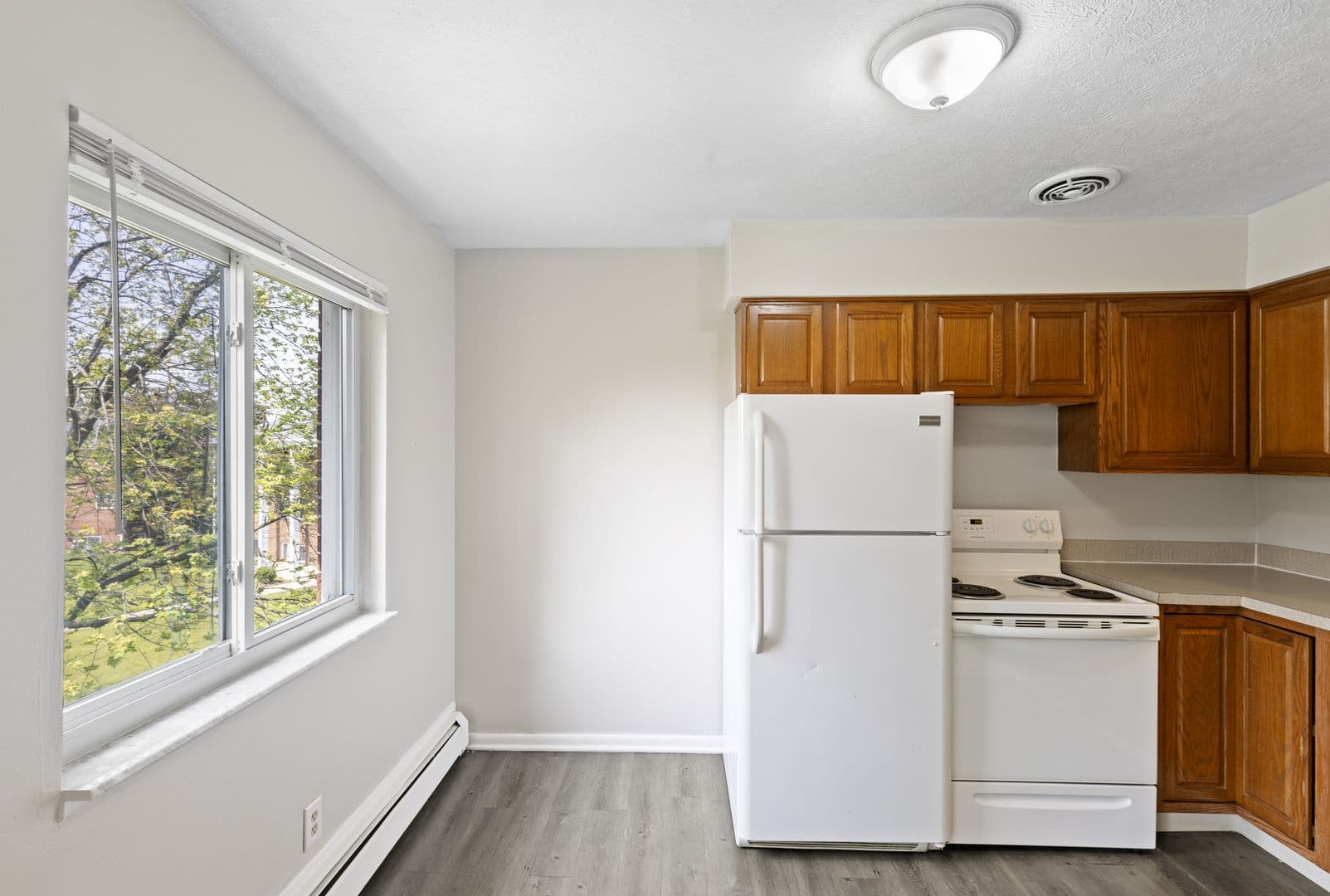 Lansing Apartment: 2928, 2931,2936,2937 Kenwick Circle