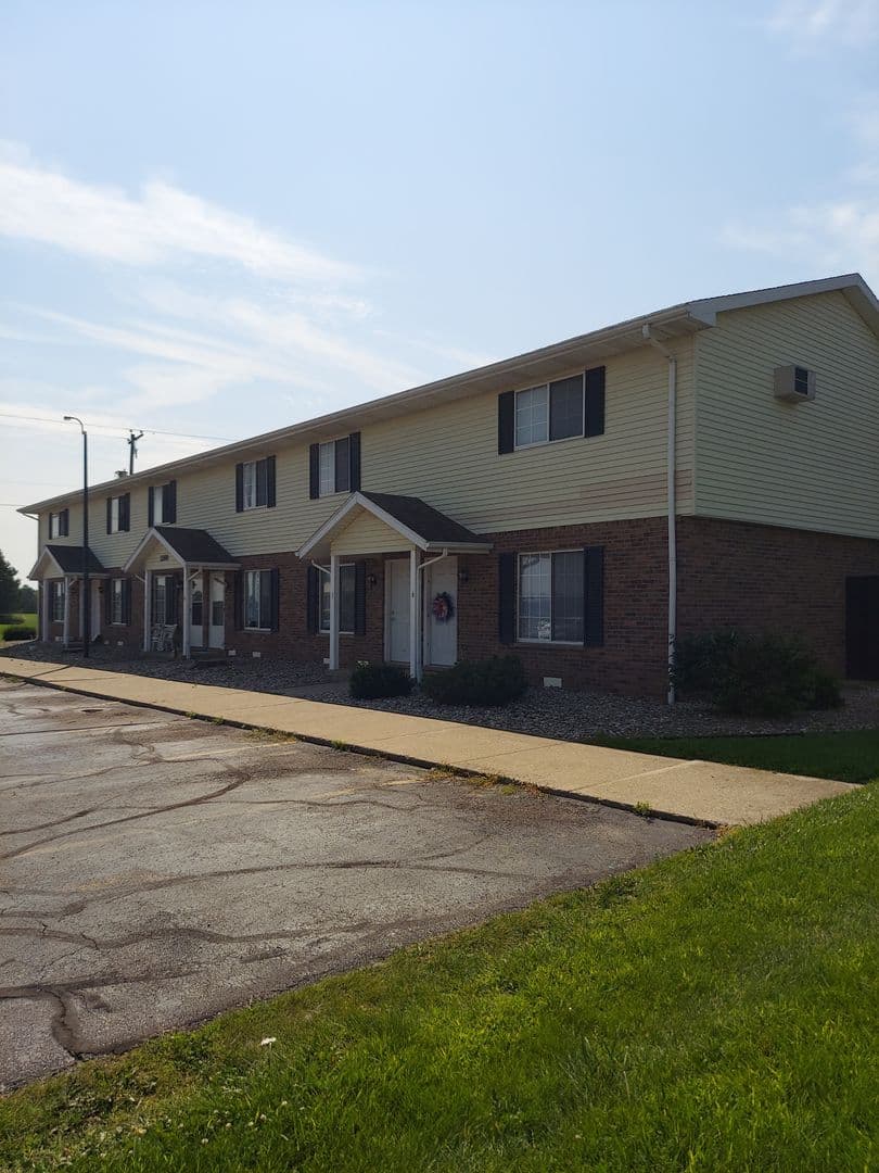 Hemlock Apartment: 1226 North Hemlock Rd