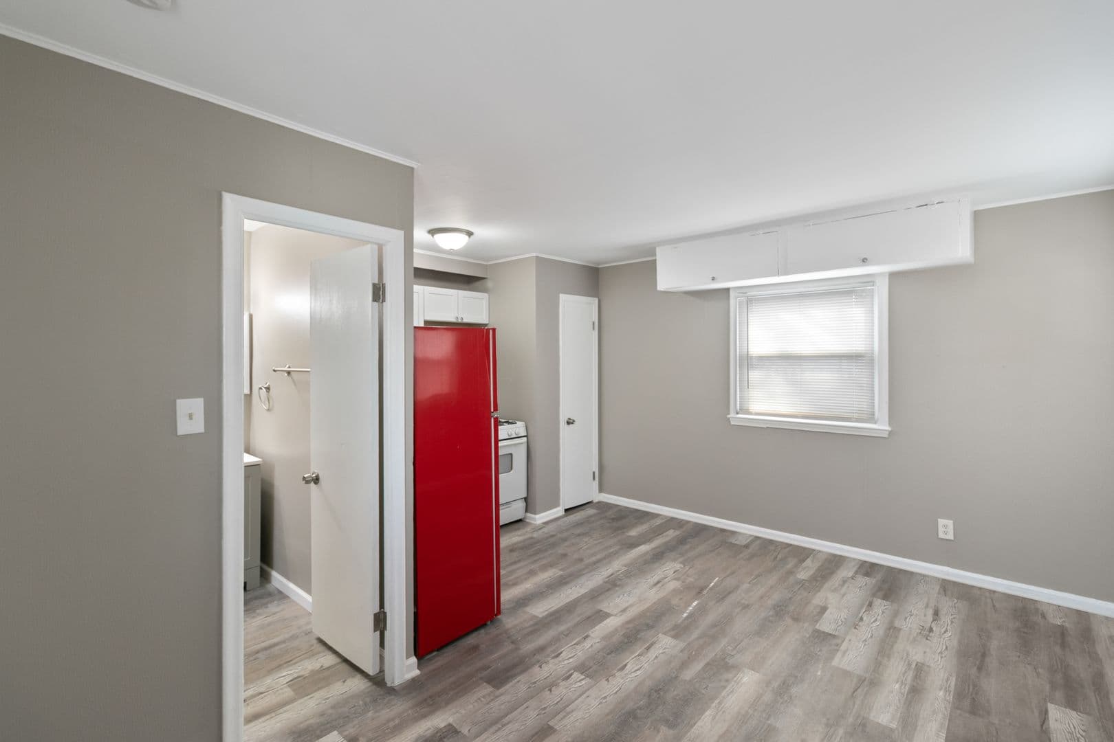 Redford Charter Twp Apartment: 24311 Plymouth Rd