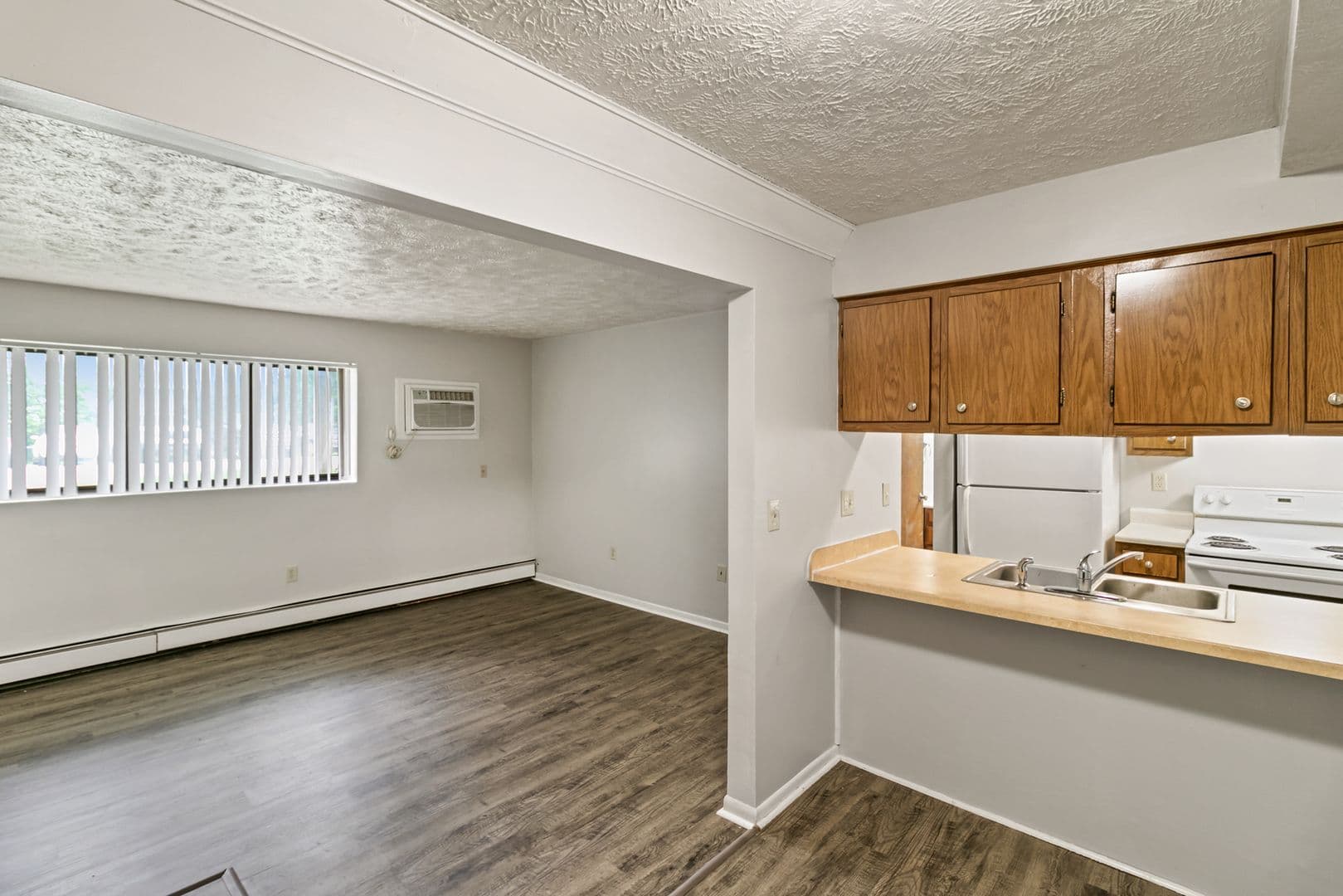 Holt Apartment: 2371 Aurelius Rd
