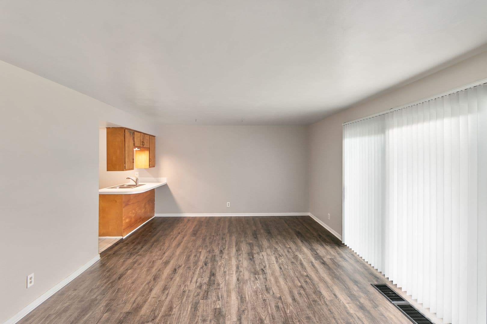 DeWitt Apartment: 13435 Dawn Dew Dr.