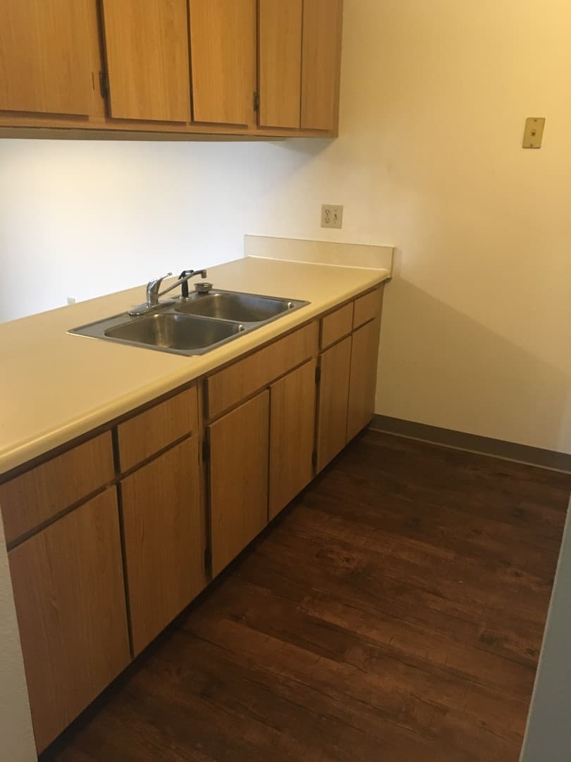 Litchfield Apartment: 204 Southfield St.