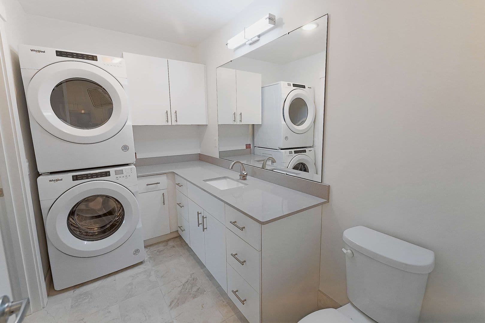 Lansing Apartment: 501 S  Capitol Avenue