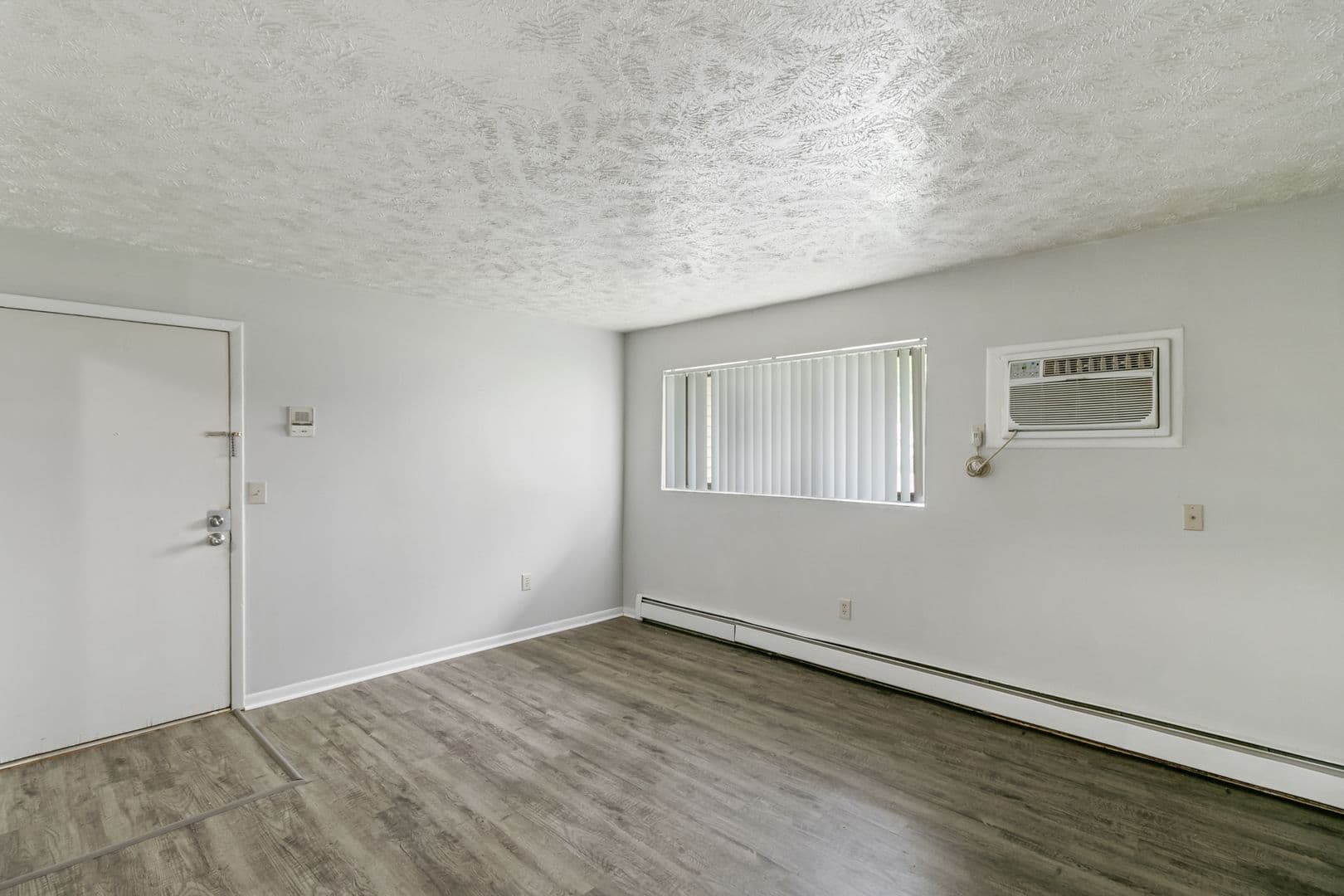 Holt Apartment: 2371 Aurelius Rd
