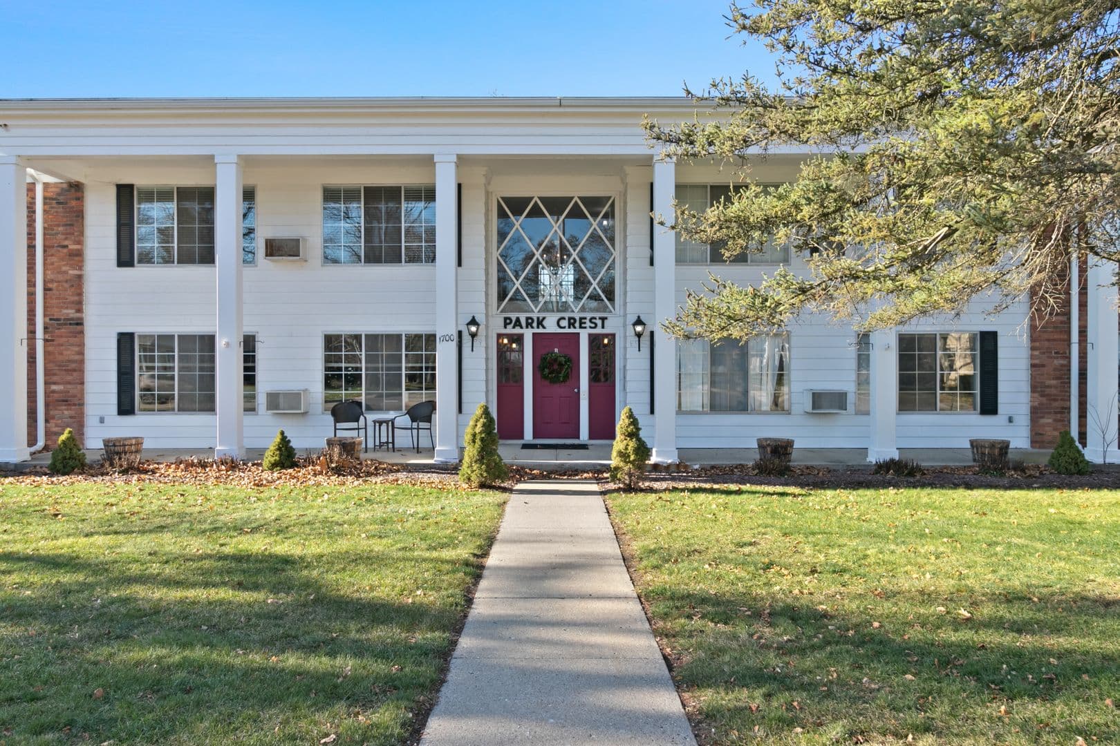 Jackson Apartment: 1700 S West Ave.