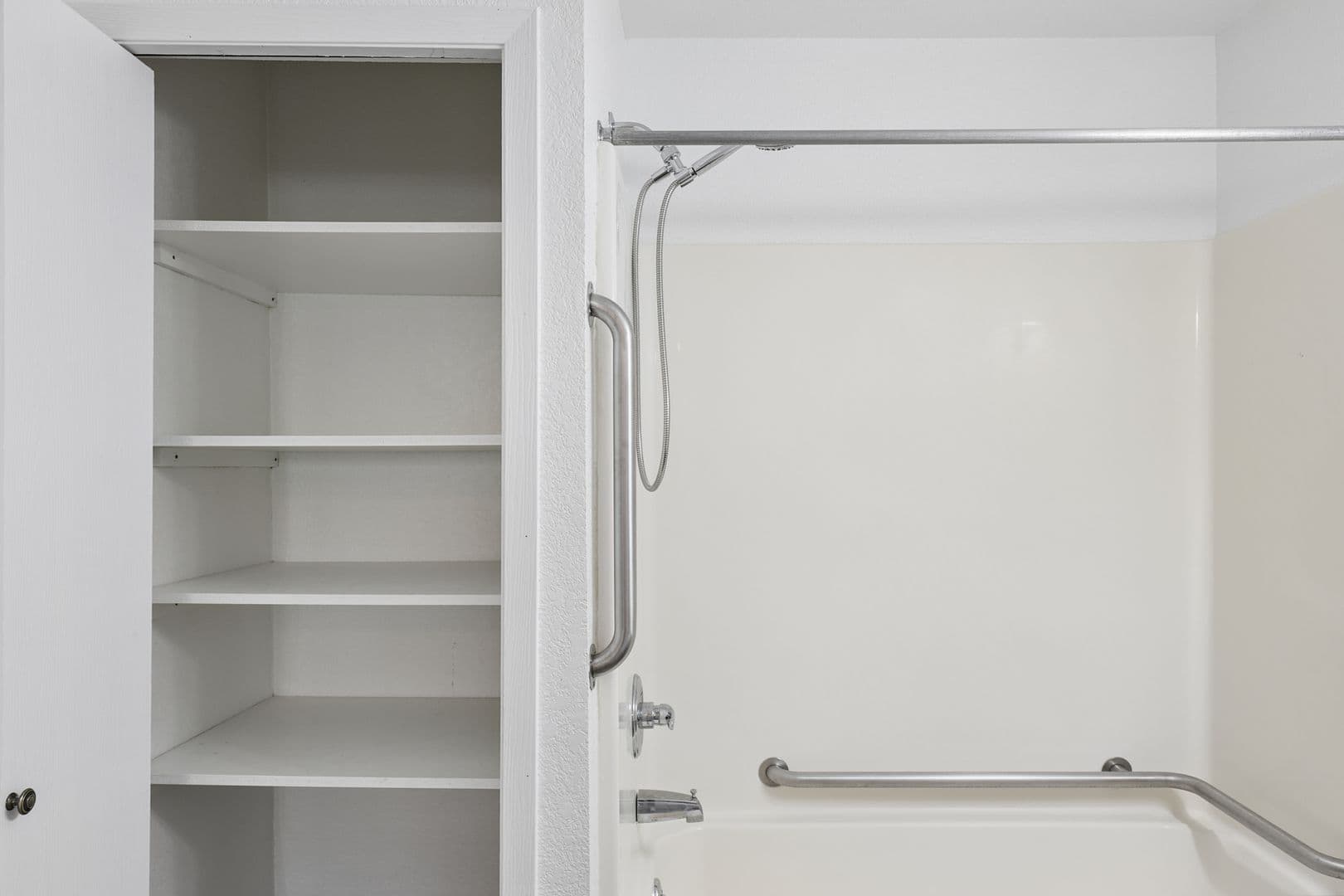 Clare Apartment: 235 Dwyer Avenue