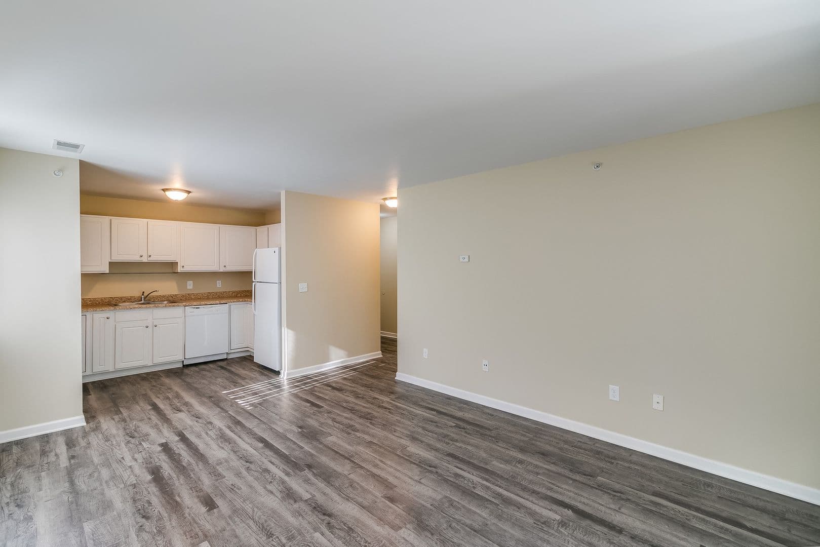 Lansing Apartment: 1306 E. Miller Road / 6114 Beechfield Dr