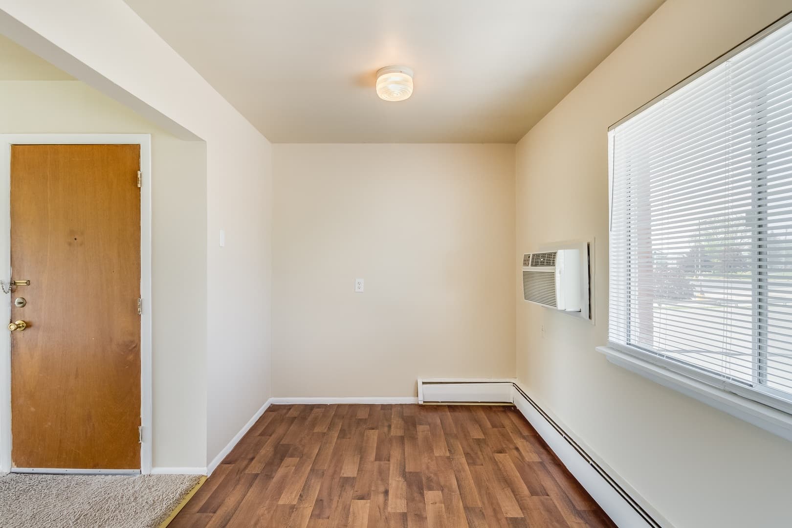 Lapeer Apartment: 55 Suzanne Drive