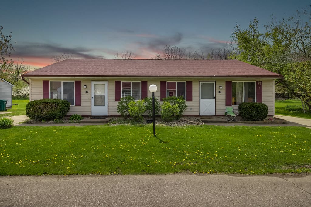 Fowlerville Apartment: 425 Meadowview St