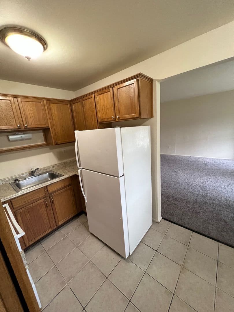 Roseville Apartment: 16435 E 12 Mile Rd