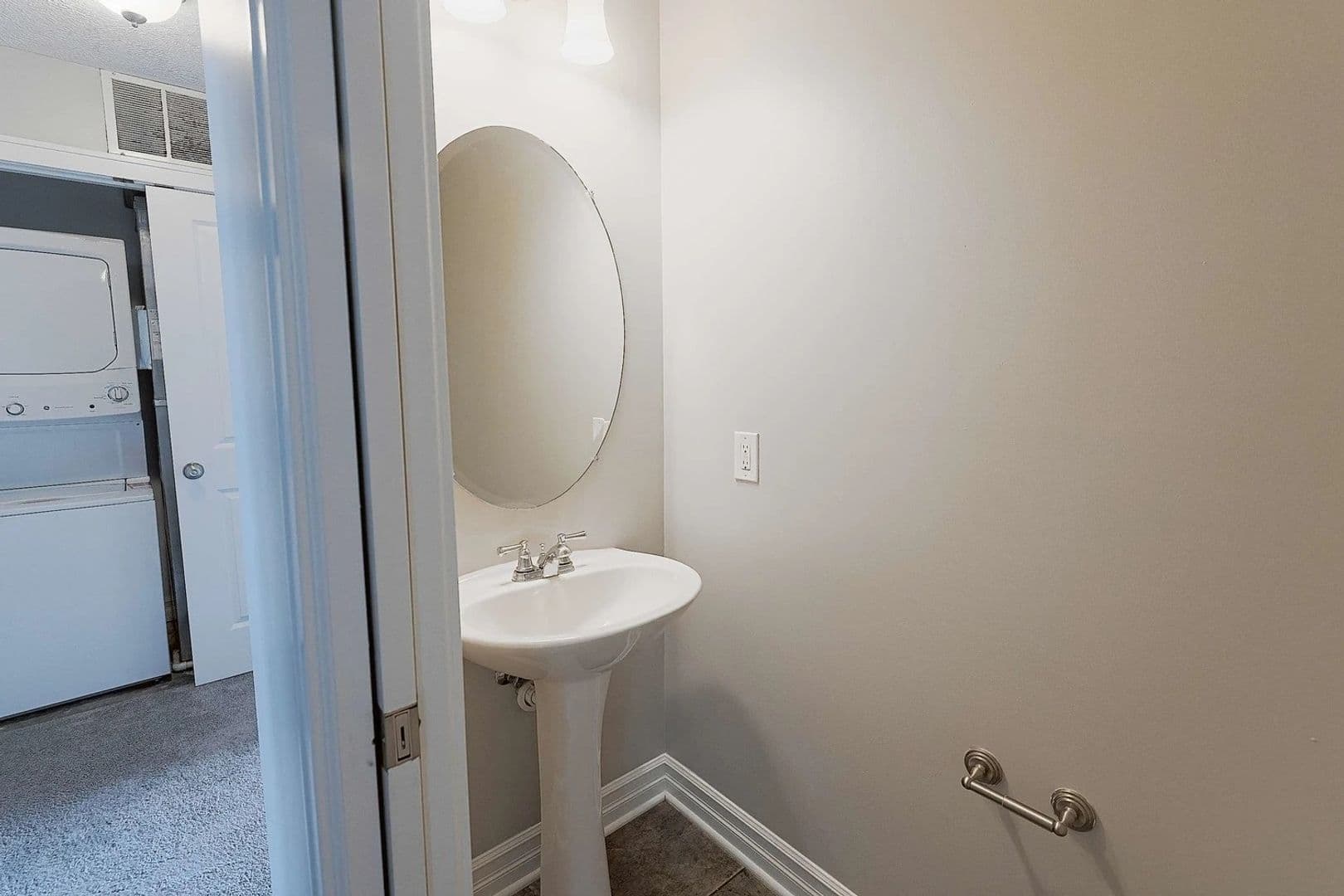East Lansing Apartment: 3945 Hunsaker Drive