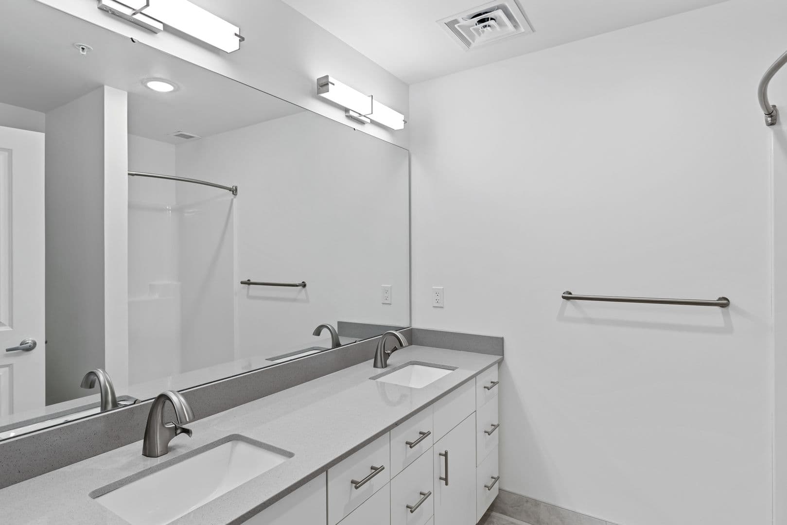 Lansing Apartment: 501 S  Capitol Avenue