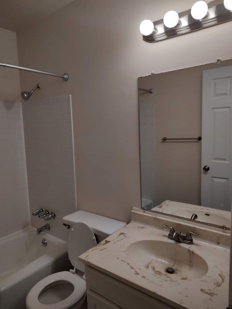 Davison Apartment: 348 E. Clark Street
