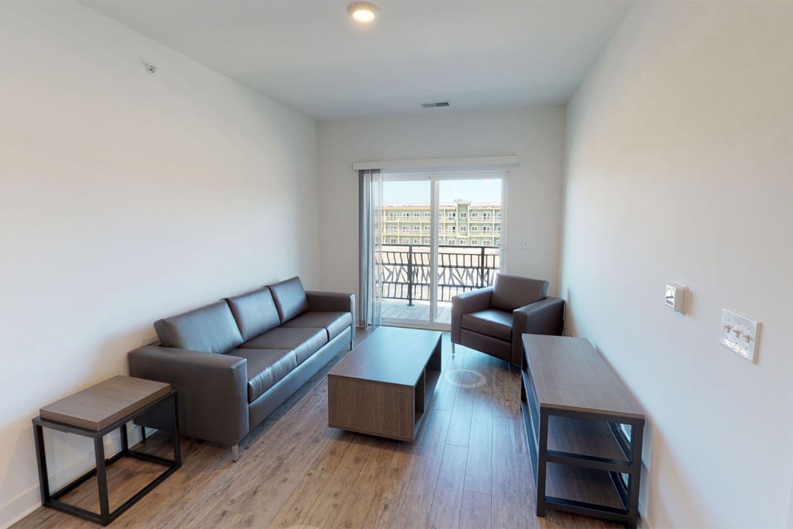 East Lansing Apartment: 16820 Chandler Rd