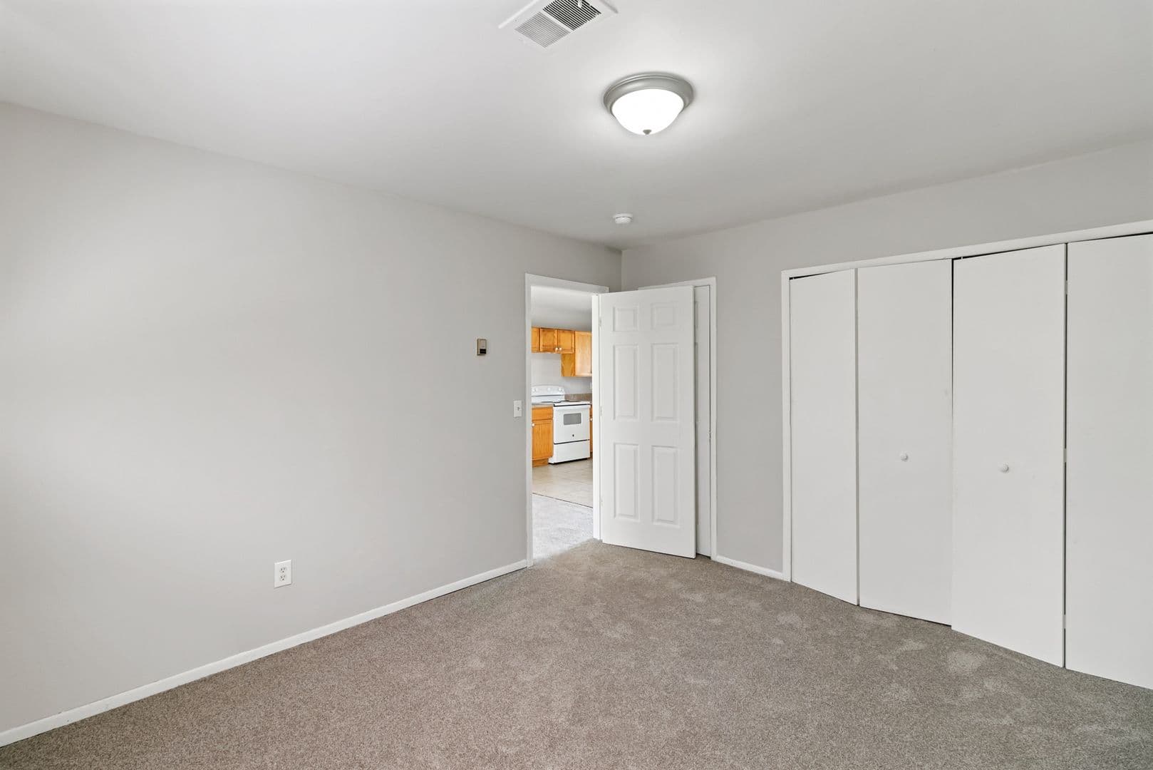 Waterford Apartment: 4144 Airport Rd