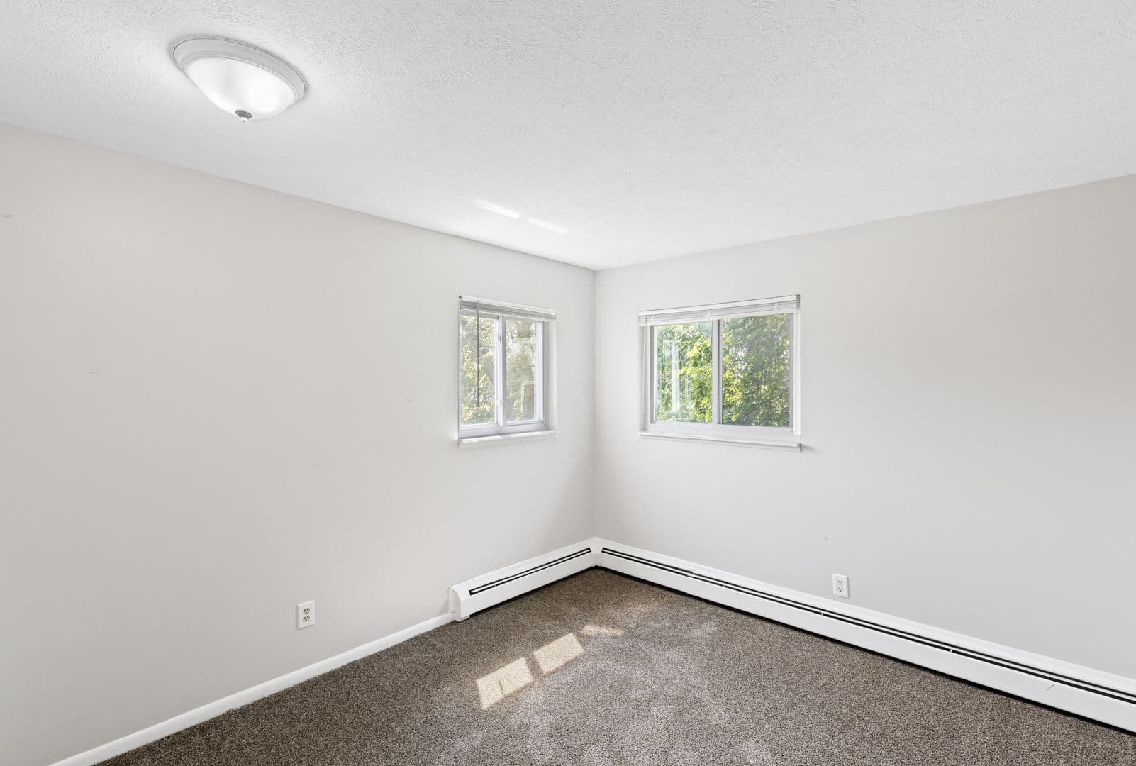 Lansing Apartment: 2928, 2931,2936,2937 Kenwick Circle