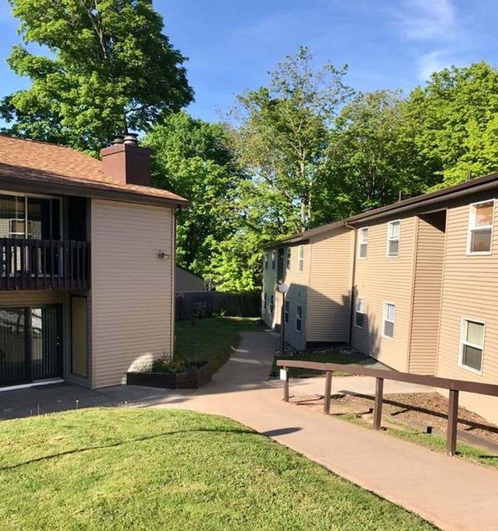 Marquette Apartment: 1000-1142 Northland Drive