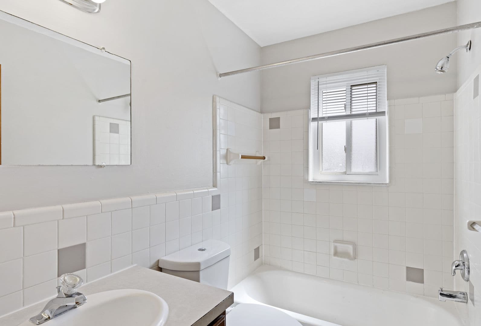 Lansing Apartment: 2928, 2931,2936,2937 Kenwick Circle