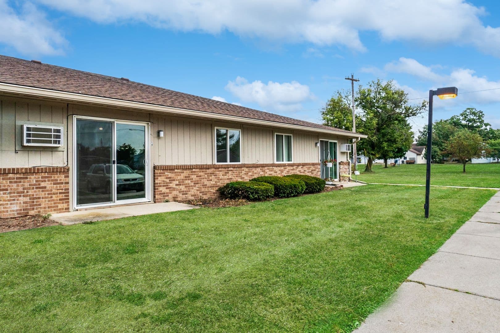 Pewamo Apartment: 140 W North St