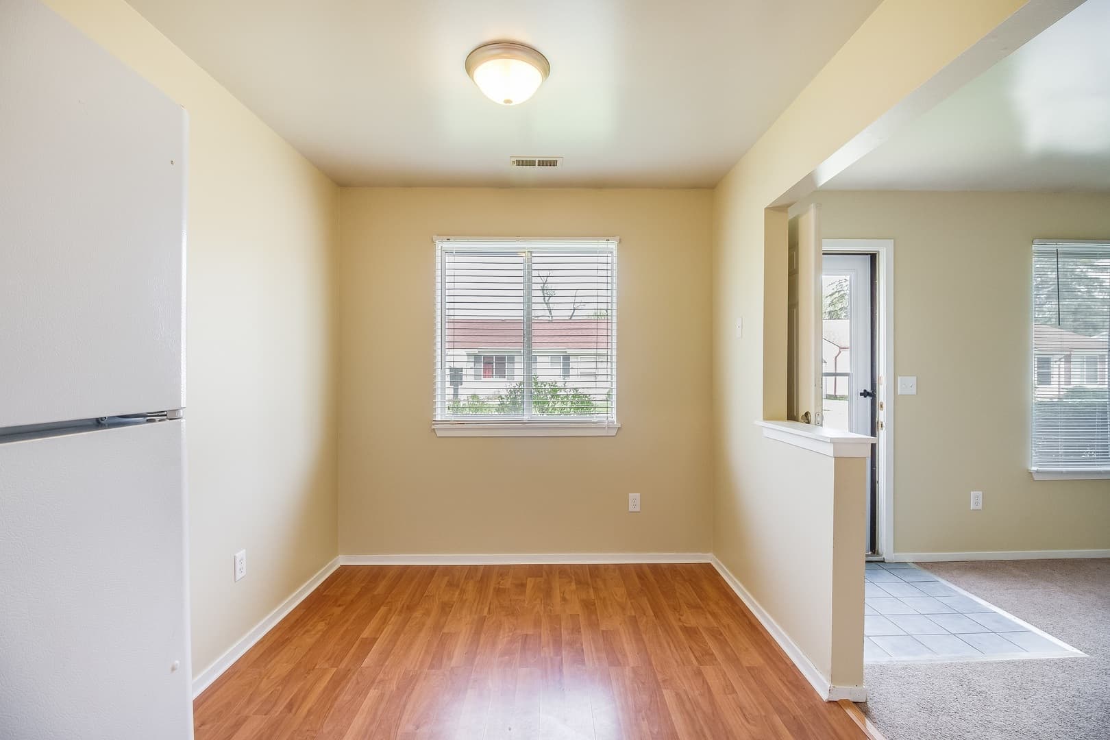 Fowlerville Apartment: 425 Meadowview St