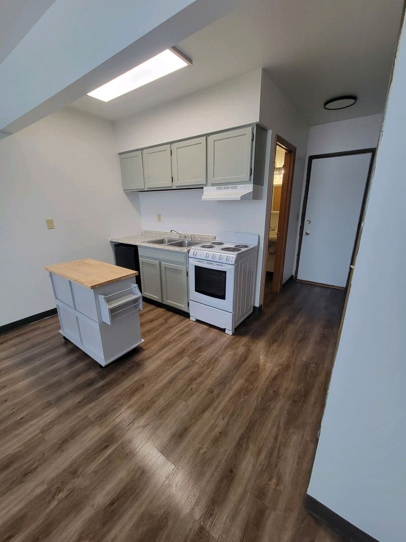 Marquette Apartment: 2040 Presque Isle Ave