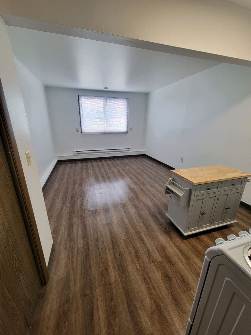 Marquette Apartment: 2040 Presque Isle Ave