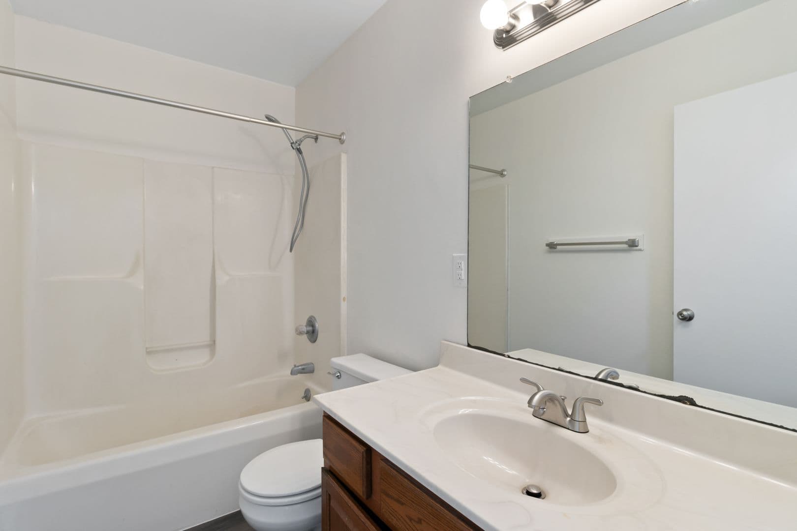 Linden Apartment: 13180 Ripley Street