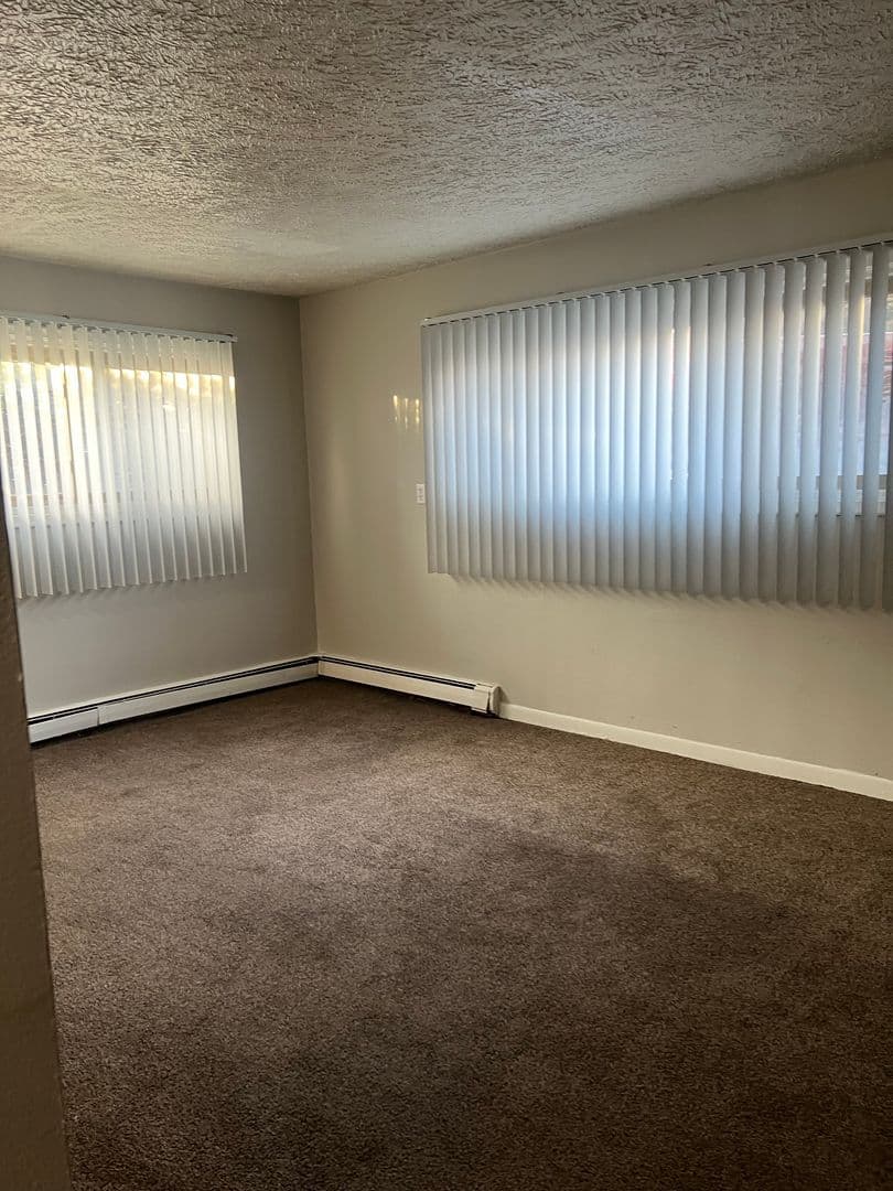 Lansing Apartment: 4901 S Pennsylvania Ave