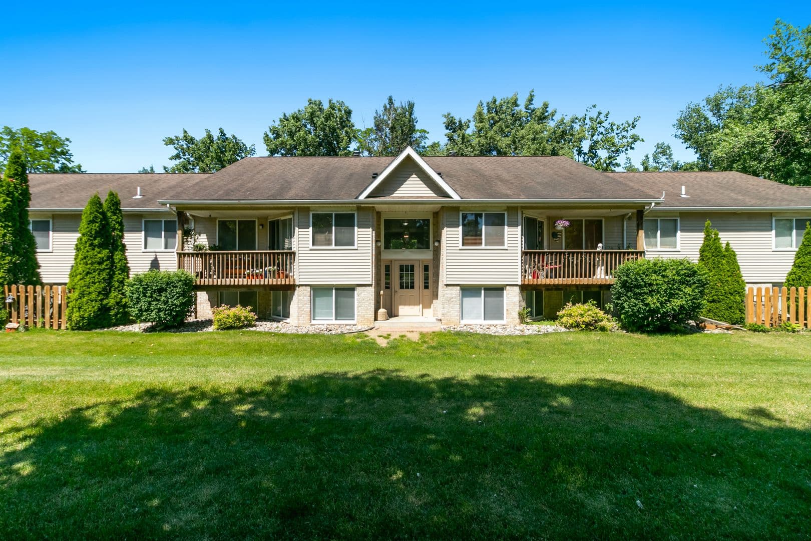 Linden Apartment: 13180 Ripley Street