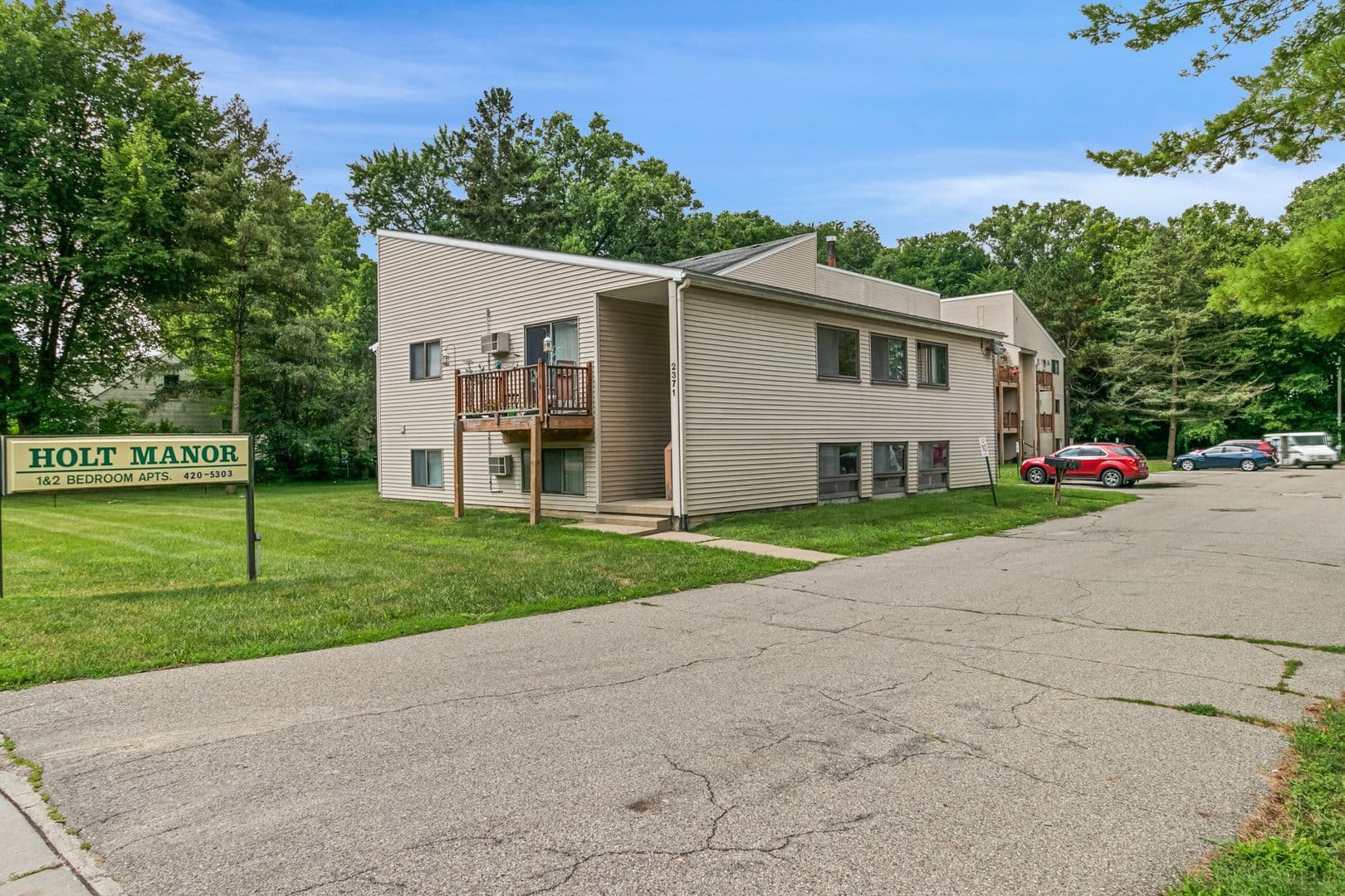 Holt Apartment: 2371 Aurelius Rd