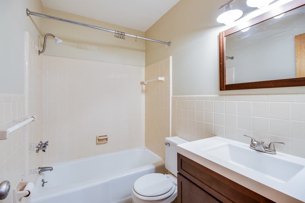 Lansing Apartment: 723 W Shiawassee