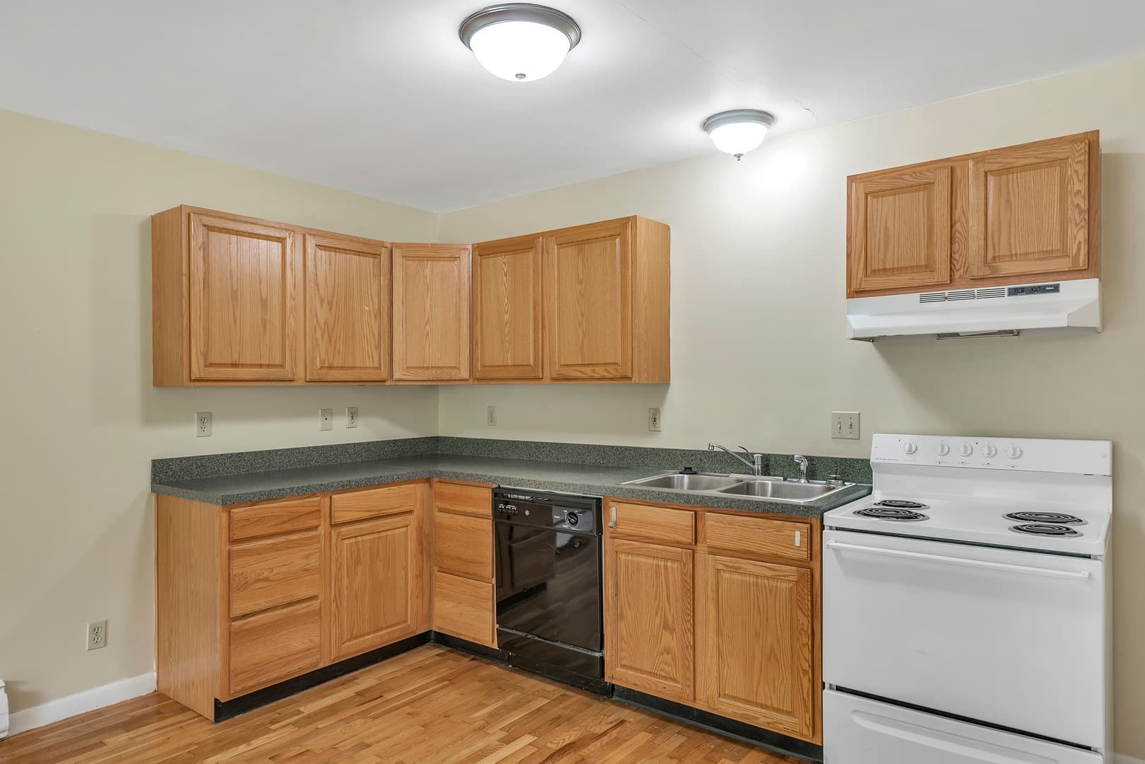 East Lansing Apartment: 1410 Old Canton Lane