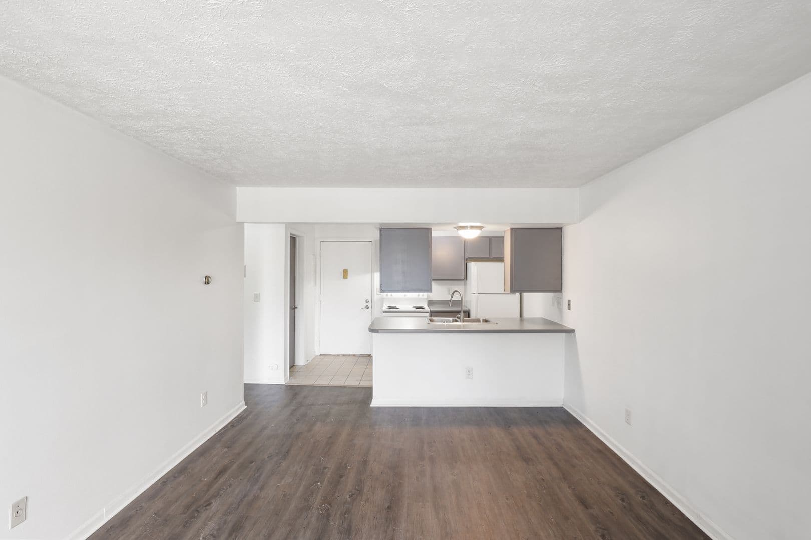 East Lansing Apartment: 1224 East Saginaw