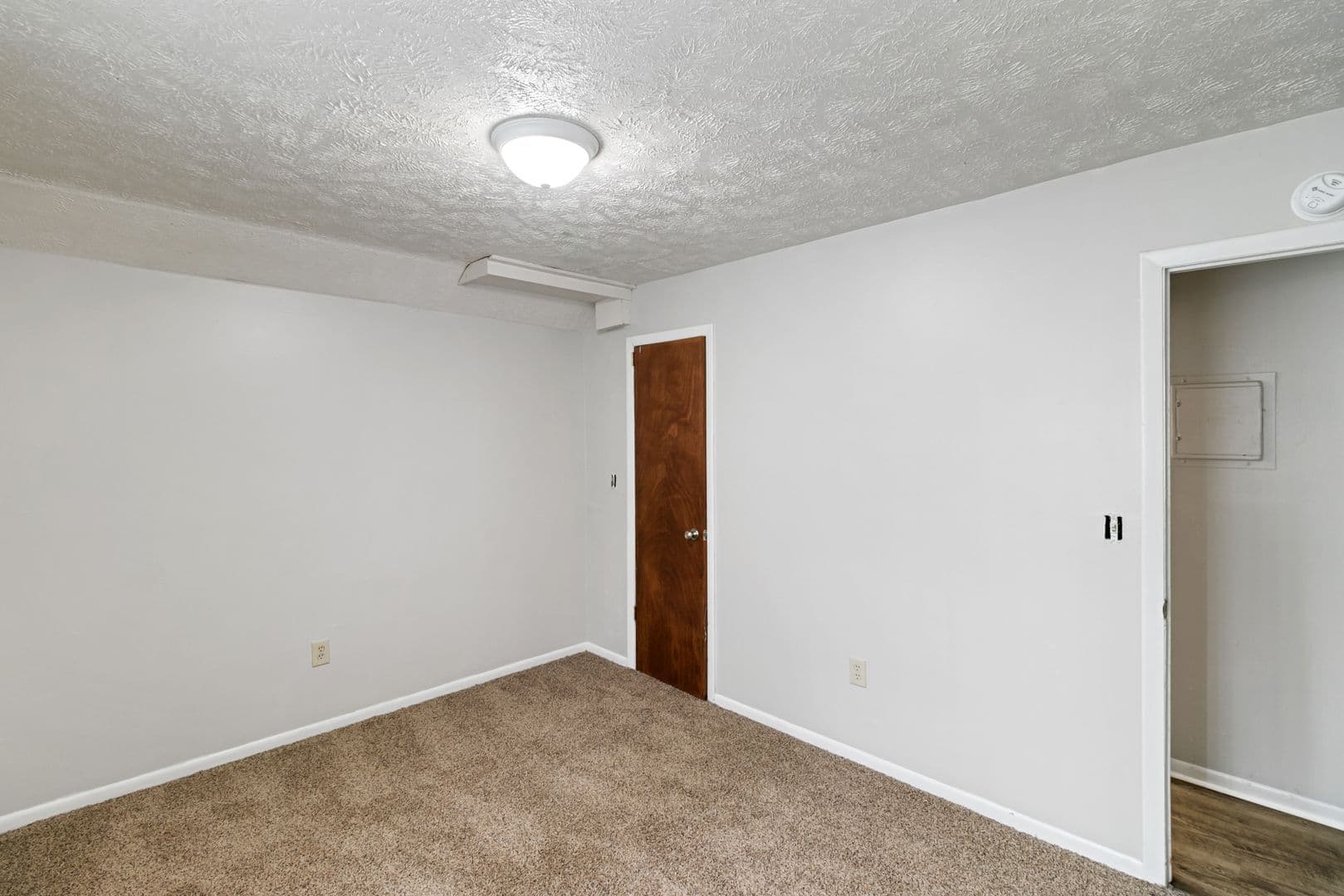 Holt Apartment: 2371 Aurelius Rd
