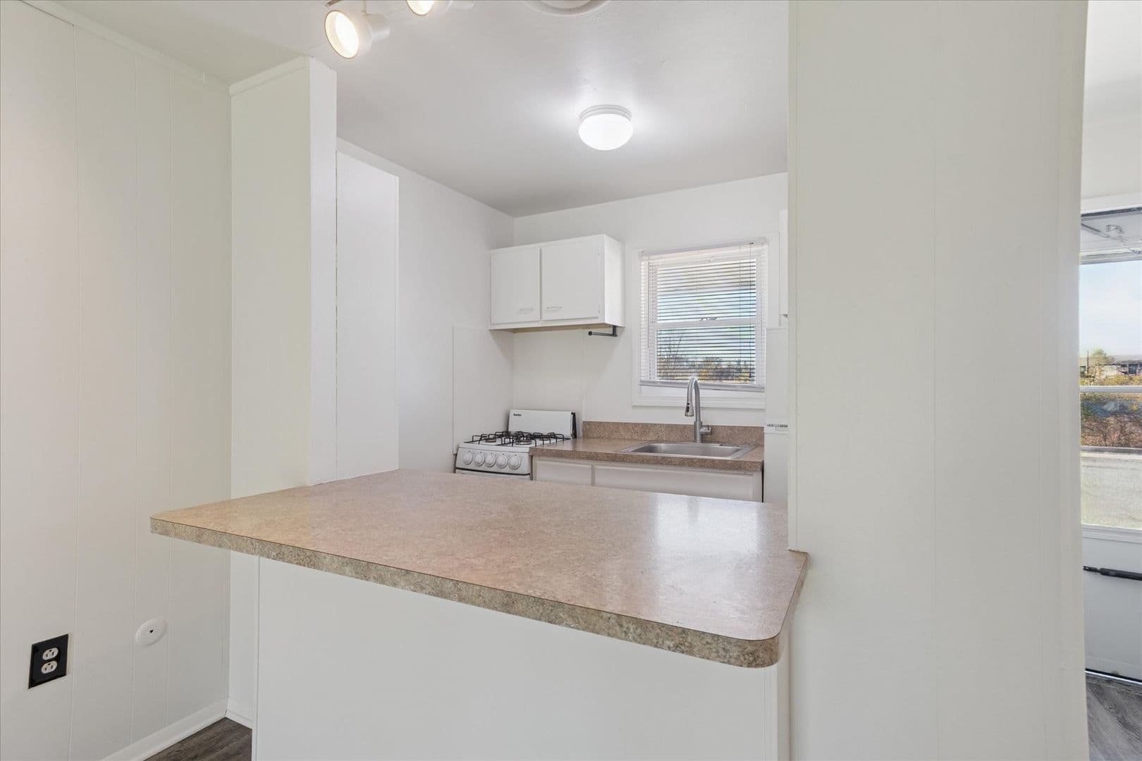 Brighton Apartment: 660 & 672 Flint Rd