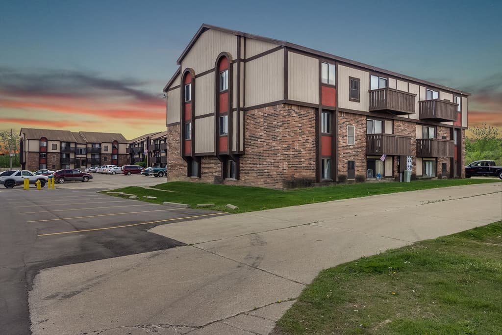 Lapeer Apartment: 55 Suzanne Drive