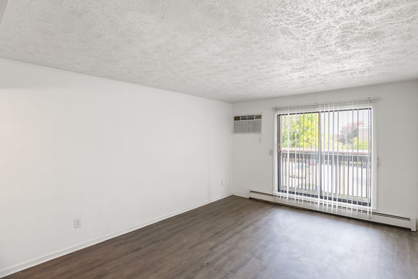 East Lansing Apartment: 1224 East Saginaw