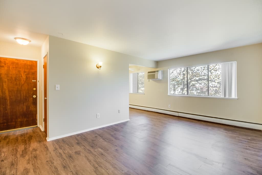 Lansing Apartment: 723 W Shiawassee