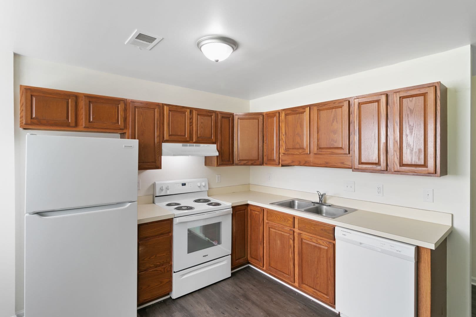 Linden Apartment: 13180 Ripley Street